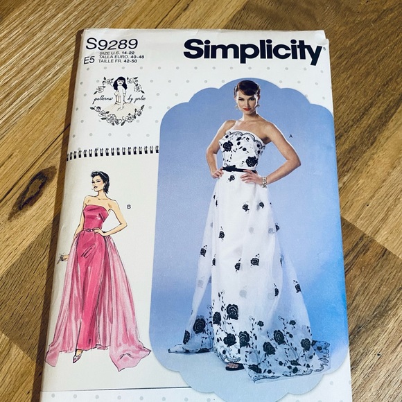 Lot of 5 sewing patterns simplicity and butterick sizes 8-22 - Picture 9 of 11